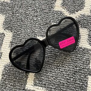 Beauty Johnson Heart Sunglasses